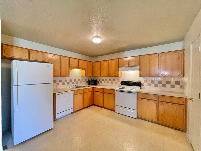 Photo - 2205 Indian Trail