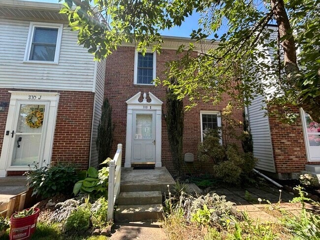 Building Photo - 310 S 11th St Rental