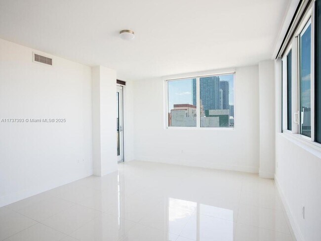 Photo - 244 Biscayne Blvd Unidad 1102
