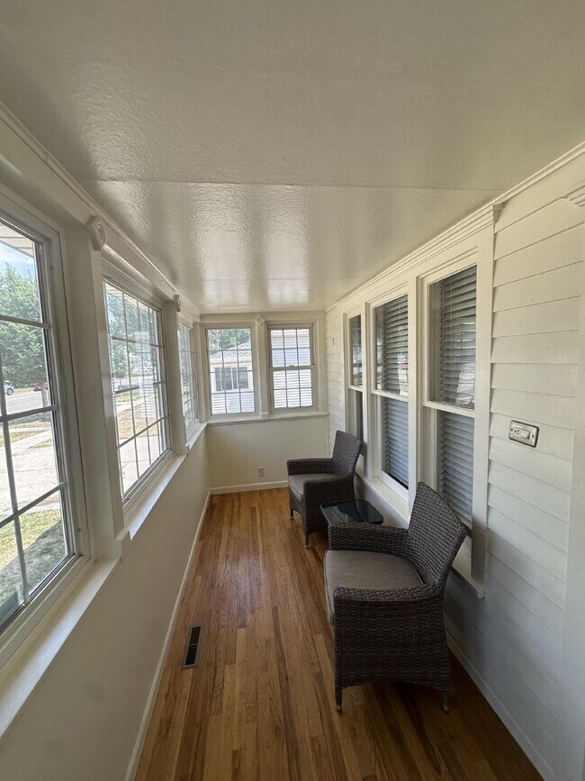 "Charming 2-Bedroom Retreat in the Heart of Windsor – 945 Sq. Ft. of Cozy Living!"