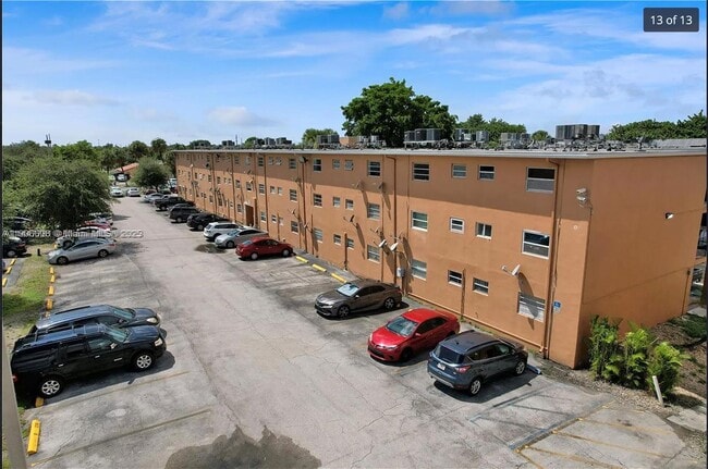 Photo - 1330 W 54th St Unidad 109C