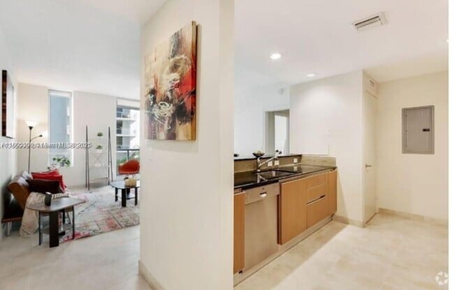 Building Photo - 1050 Brickell Ave Unit 1410 Rental
