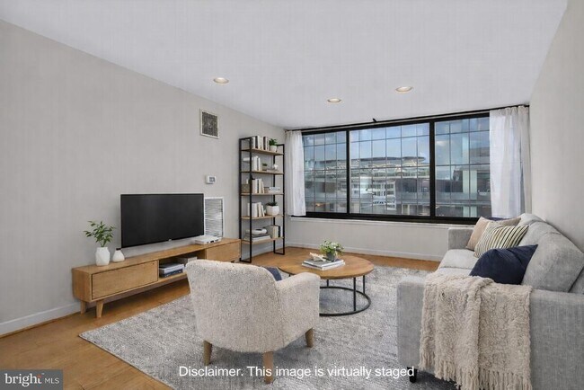 Photo - 1301 20th St NW Unidad 1003