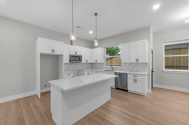 Photo - 2347 Knoblock St