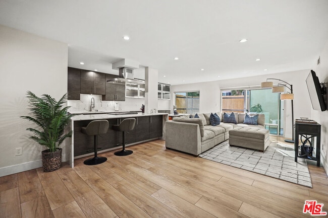 Photo - 1045 Kings Rd Unidad 108