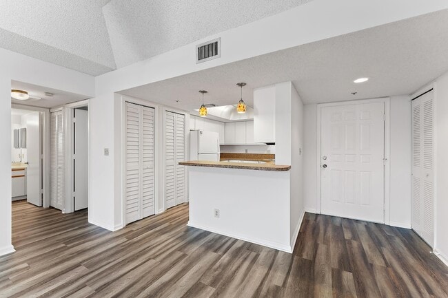 Photo - 700 Uno Lago Dr Unidad 404