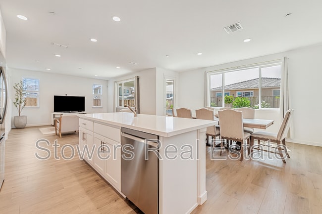 Photo - 5390 Clauzetto Wy