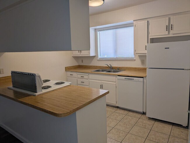 Photo - 1046 W 21st St Unit 1050 W 21st street