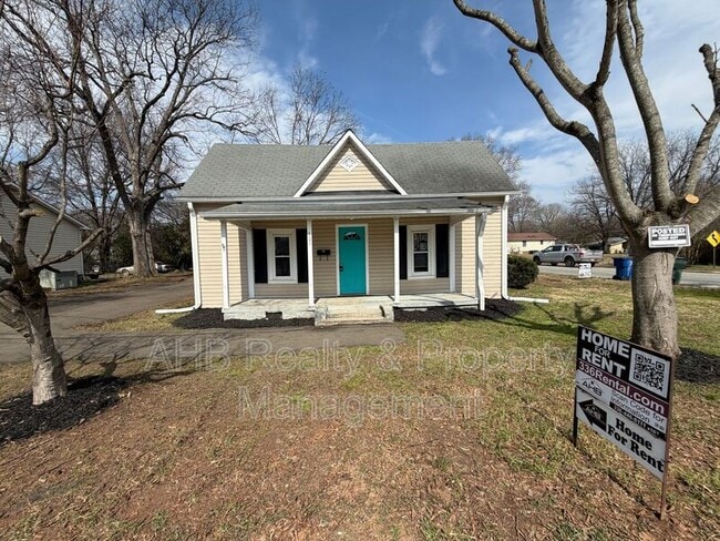 Photo - 401 Poplar St