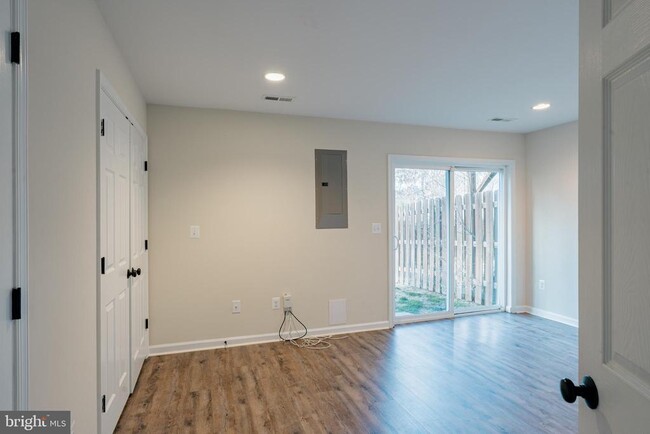 Photo - 2318 Drake Ln