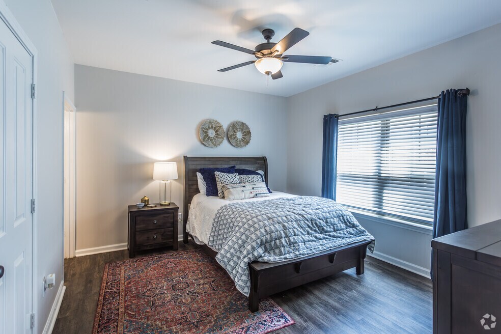 3BR, 3BA - 1,400SF - Primary Bedroom