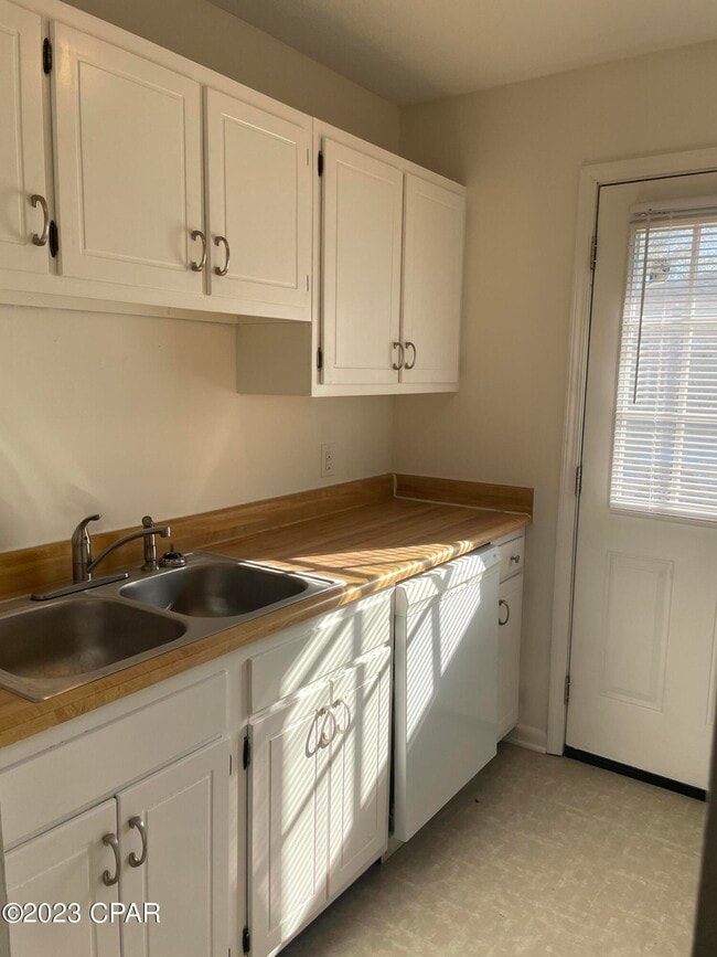 Photo - 3008 Stanford Rd