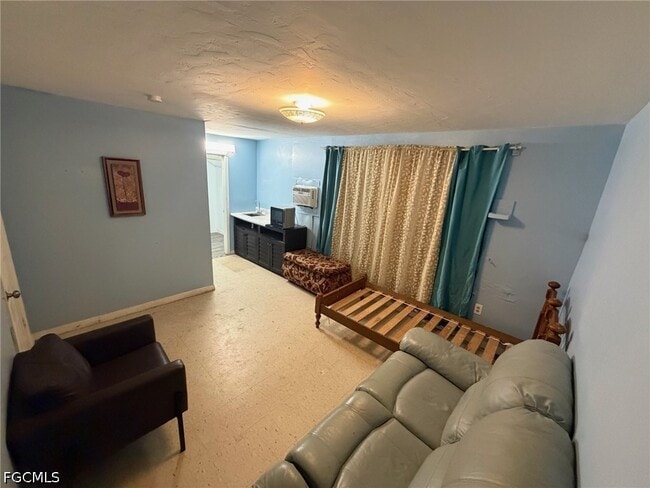 Photo - 653 Howells Cir Dr