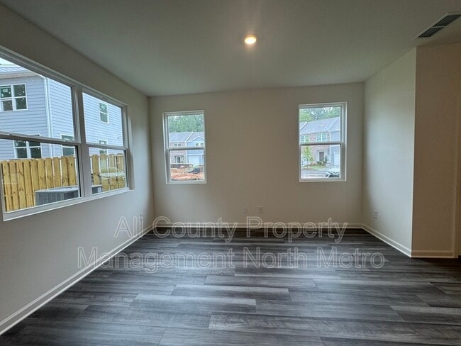 Photo - 268 Rydal Wy