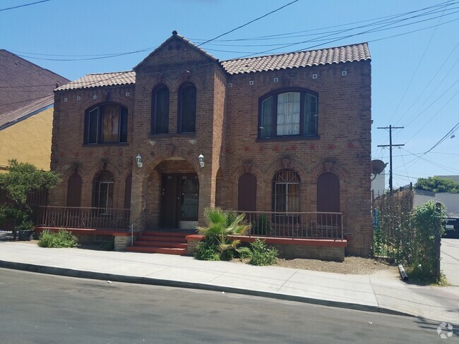 Building Photo - 106 S Cummings St Unit 108 Rental