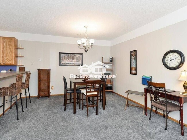 Photo - 9585 Queensland Ln N