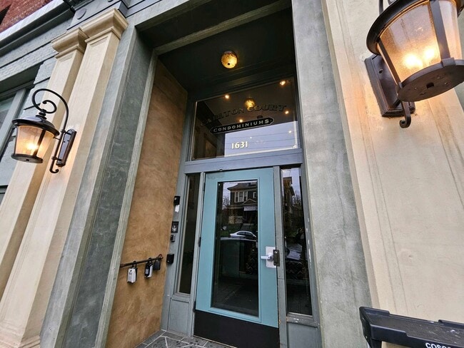 Photo - Beautiful Studio Apartment with Hardwood Flooring and Natural Light!