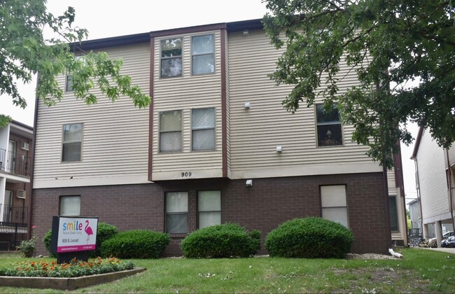 903 S Locust - 903 S Locust Apartments