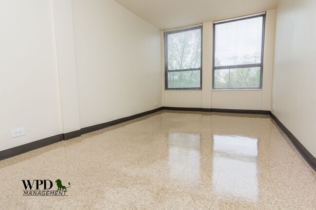 Building Photo - 6505 S Lowe Ave Unit 1