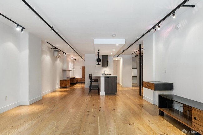 Photo - 1875 Mission St