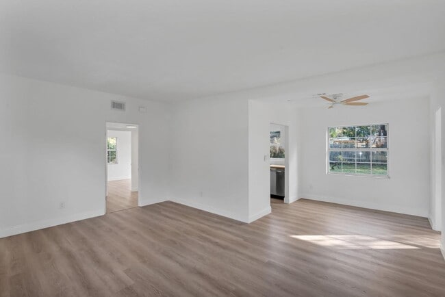 Photo - 833 Pinedale Ave