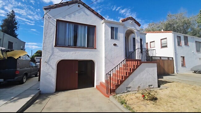 Building Photo - AVAILABLE! Rental
