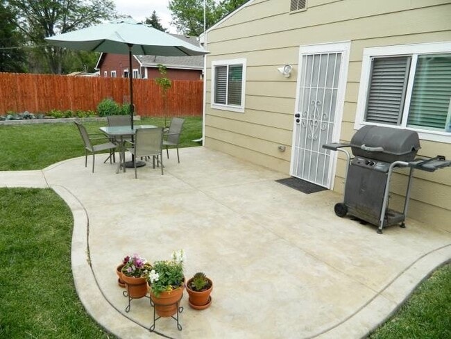 Photo - 3 bed/ 1 Bath in Desirable Park Hill Neighborhood