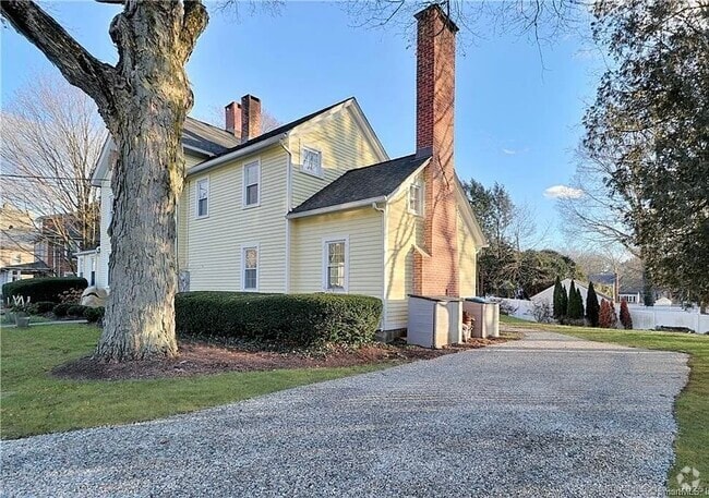 Building Photo - 635 Stratfield Rd Rental