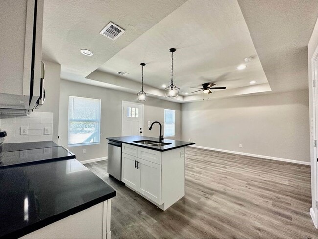 Photo - 4302 Hirsch Rd