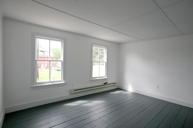 Livingroom - 11 Saint John St Unidad 2