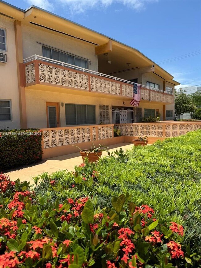 Building Photo - 1060 Pennsylvania Ave Unit 18