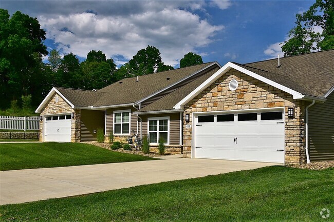 Building Photo - Redwood Cuyahoga Falls West Bath Road Rental