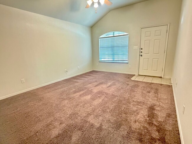 Photo - 608 Olaf Dr Unit B