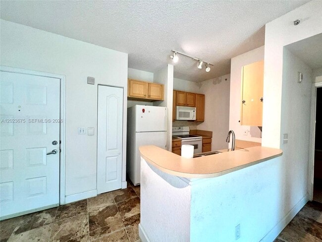 Photo - 6001 SW 70th St Unidad 454