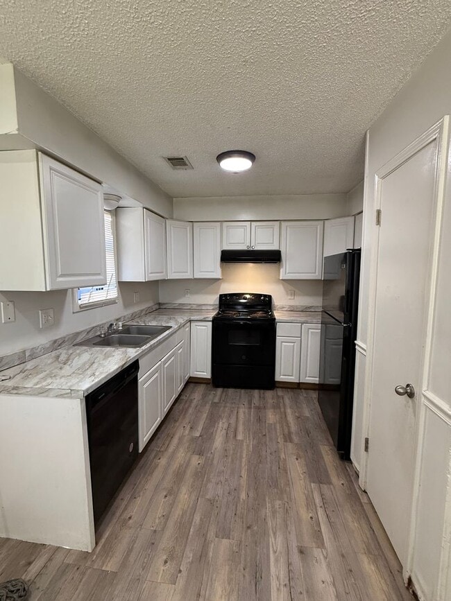 Building Photo - 1618 W Matthews Ave Unit A