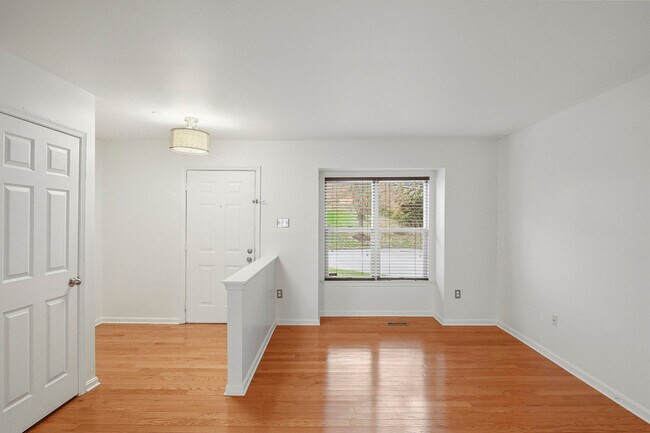 Photo - 1 Lanhill Ct