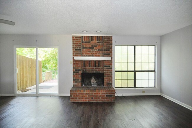 Photo - 5502 Loving Dr Unit Apt 4