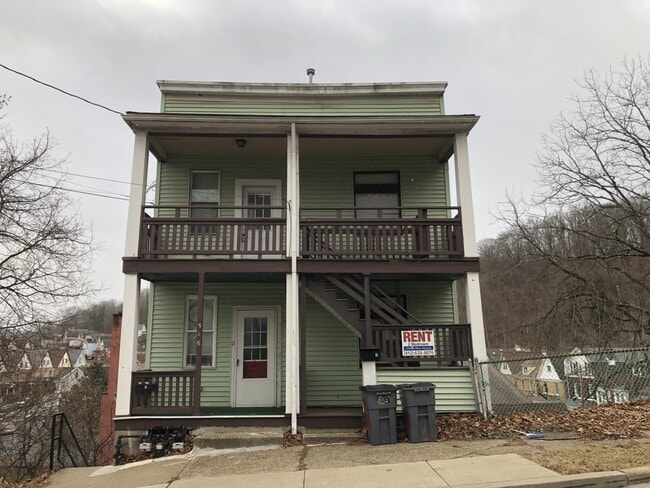 Building Photo - 516 Center Ave Unit 2