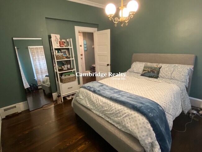 Photo - 10 Trowbridge St Apartments Unit 2