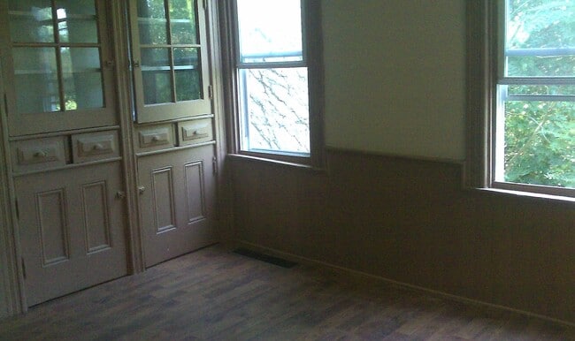 Photo - Large 2 Bedroom 1 Bath in MT Washington