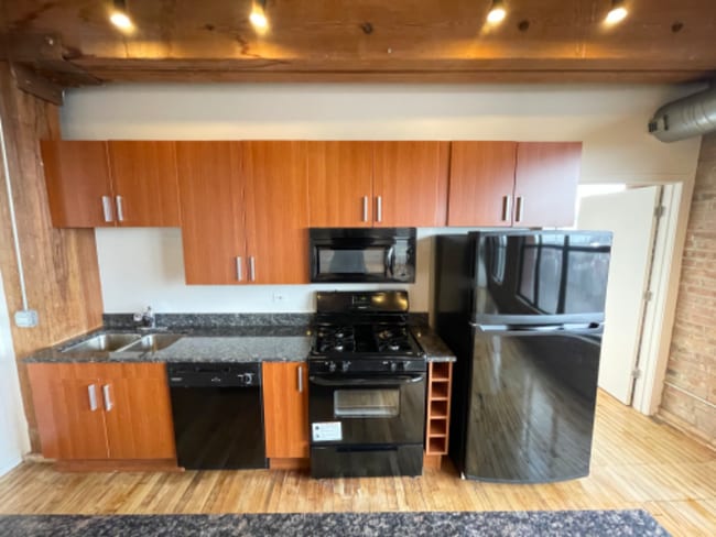 Photo - 2100 S Marshall Blvd Unidad 5011