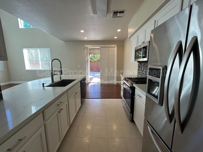 Photo - 5023 Lakeshore Dr