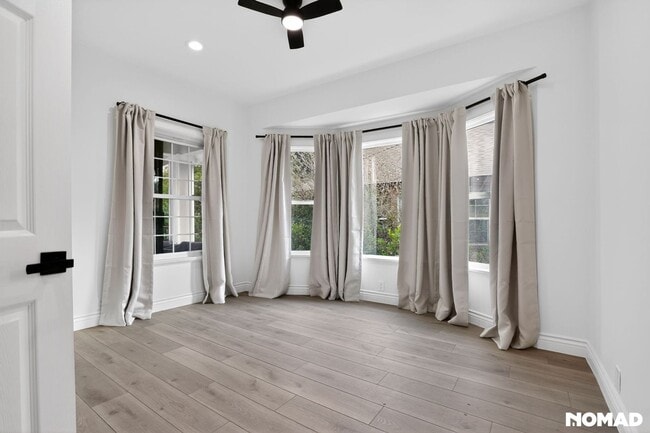 Photo - 2941 S La Salle Ave