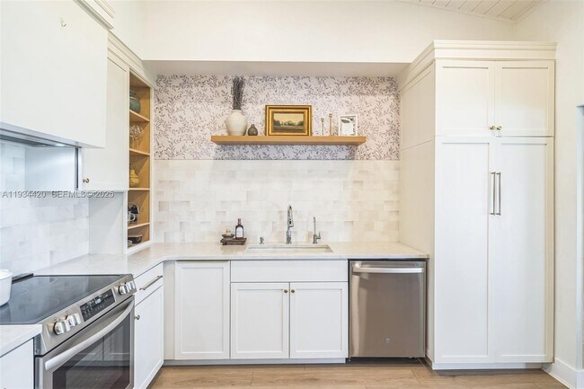 Building Photo - 3207 S Lakeview Cir Unit 6205