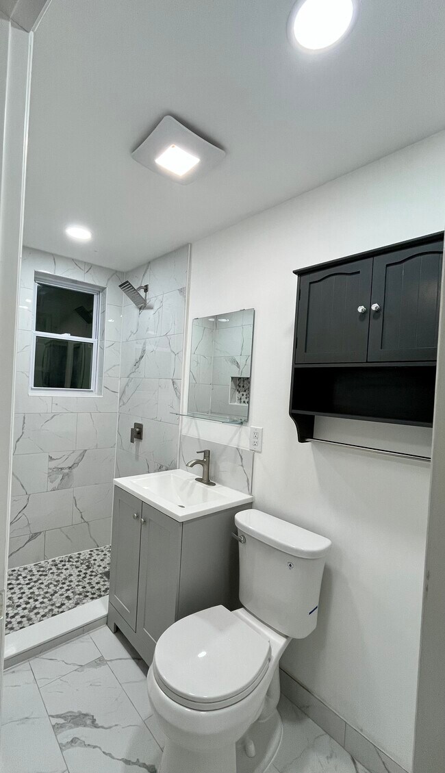 Photo - 364 River Dr Unit 4