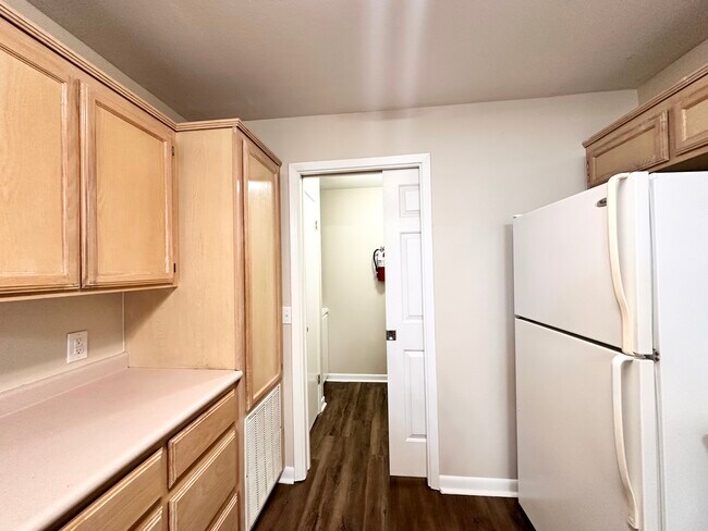 Photo - Cedarwood Apartments