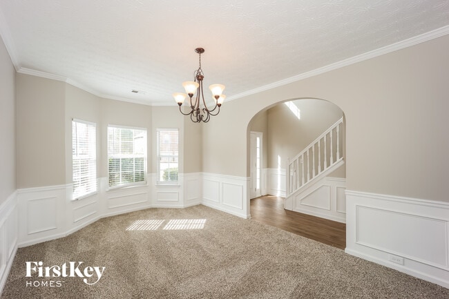 Photo - 855 Chapman St