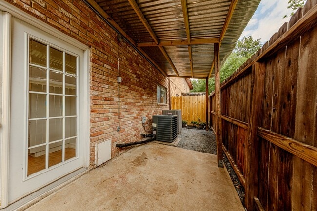 Photo - 1505 Woodhead St Unit 3