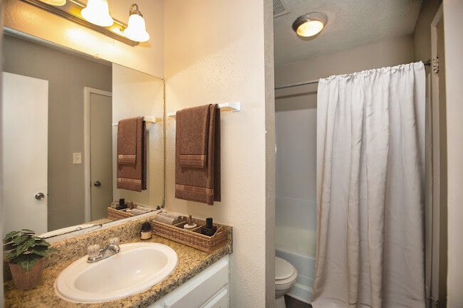 Photo - Thirty-One 32 Cypress