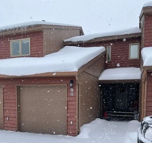 Building Photo - 2 Bedroom, 1 Bath, 1 Car Garage